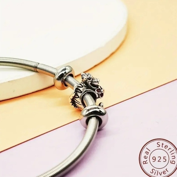 Women’s S925 Silver Tigger Holding Rose Red Small Flowers - NWT - Picture 5 of 5